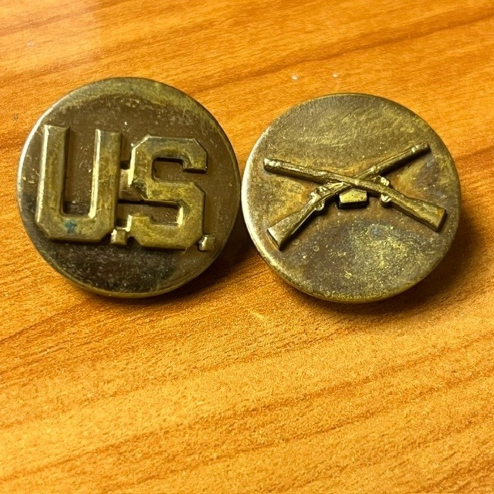 Vintage US Army Infantry Collar Disk Set Crossed Rifles US Insignia Screw Back